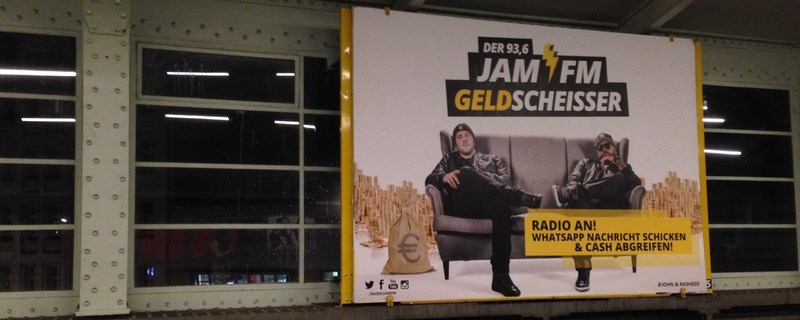 Plakat, gesehen in einer U-Bahn-Station in Berlin-Kreuzberg, Februar 2015